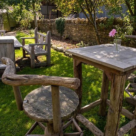 Kings Arms Hotel Bradford-On-Avon Exterior photo