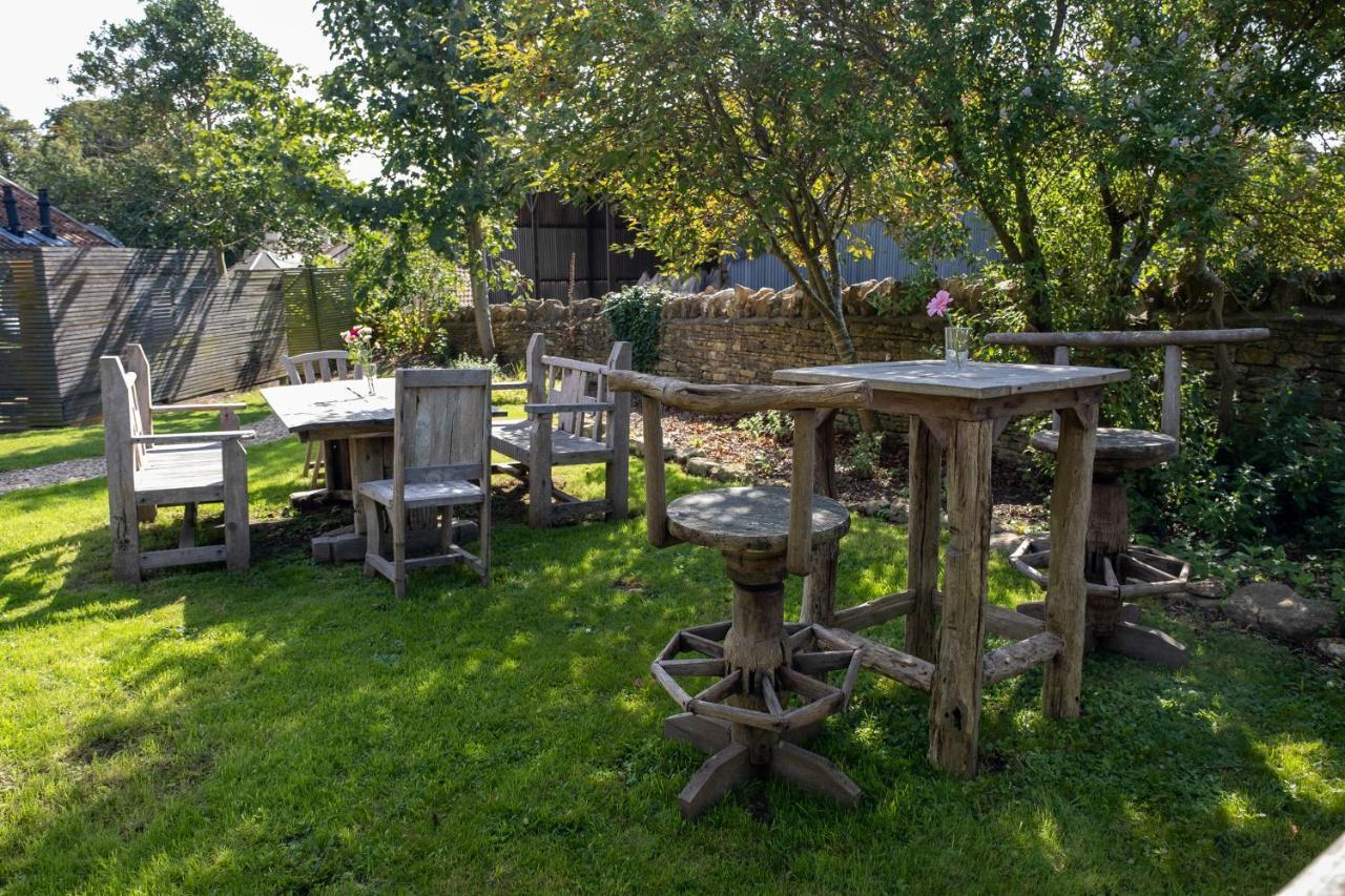 Kings Arms Hotel Bradford-On-Avon Exterior photo