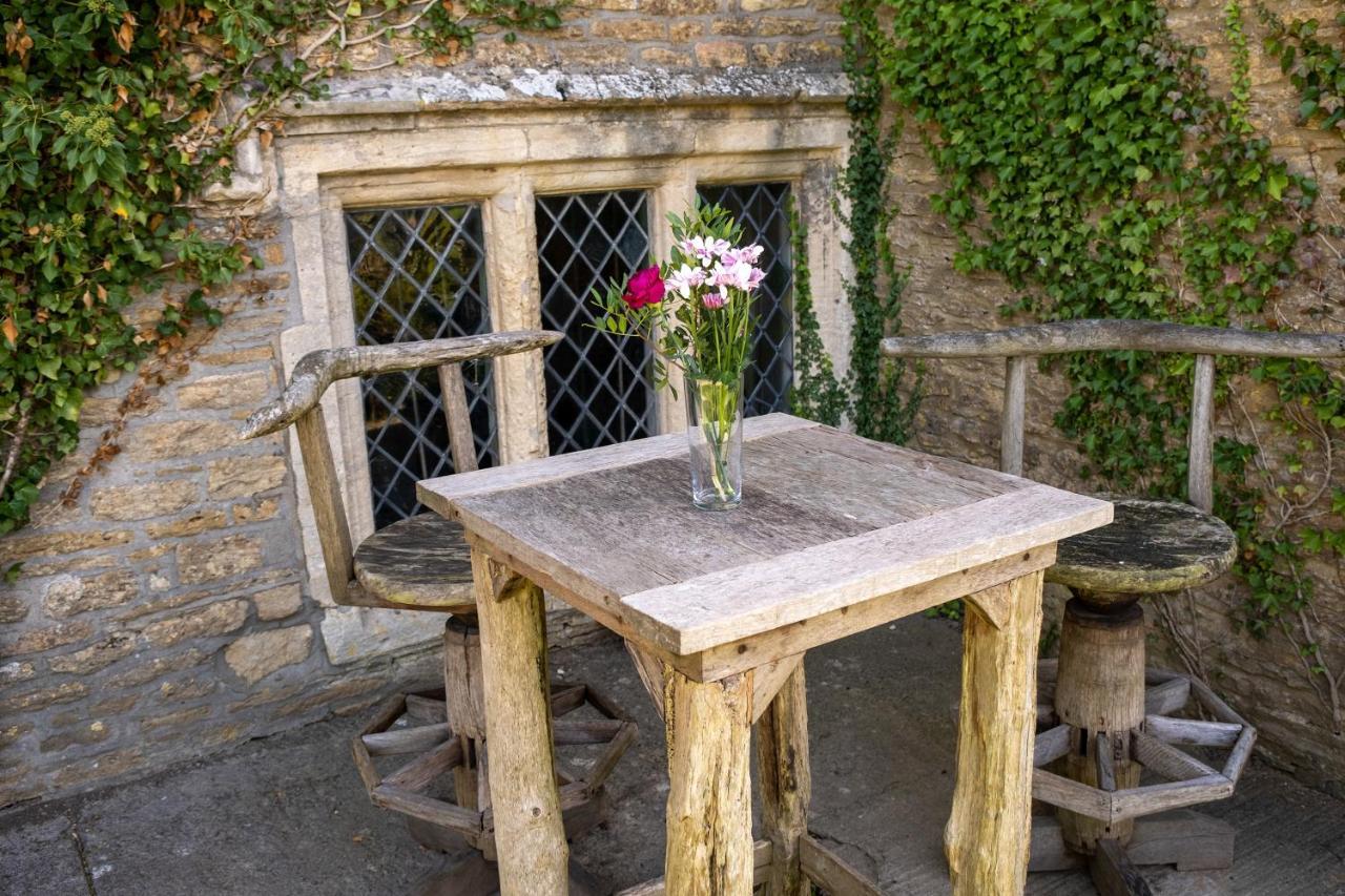 Kings Arms Hotel Bradford-On-Avon Exterior photo